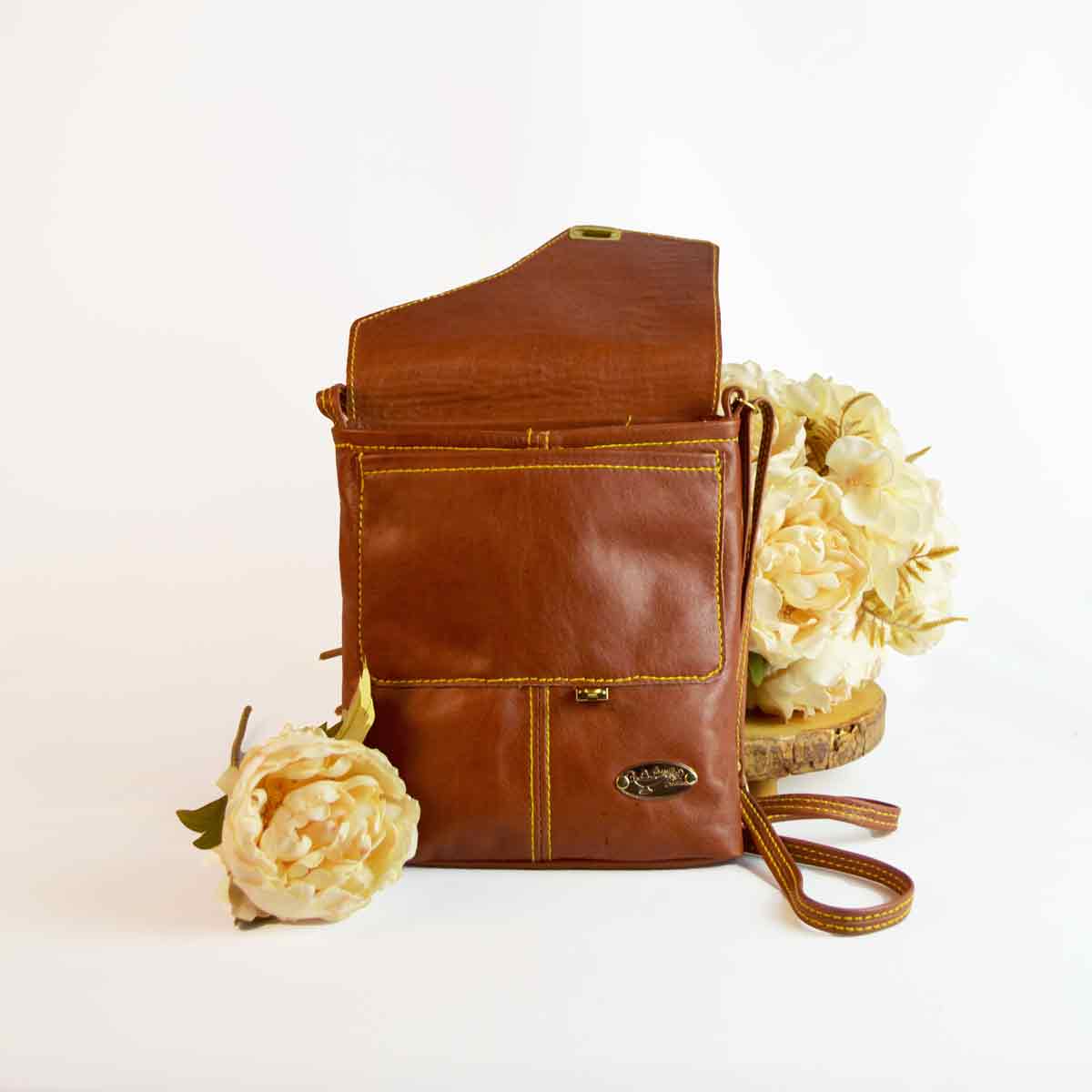 Sav La Mar Crossbody open