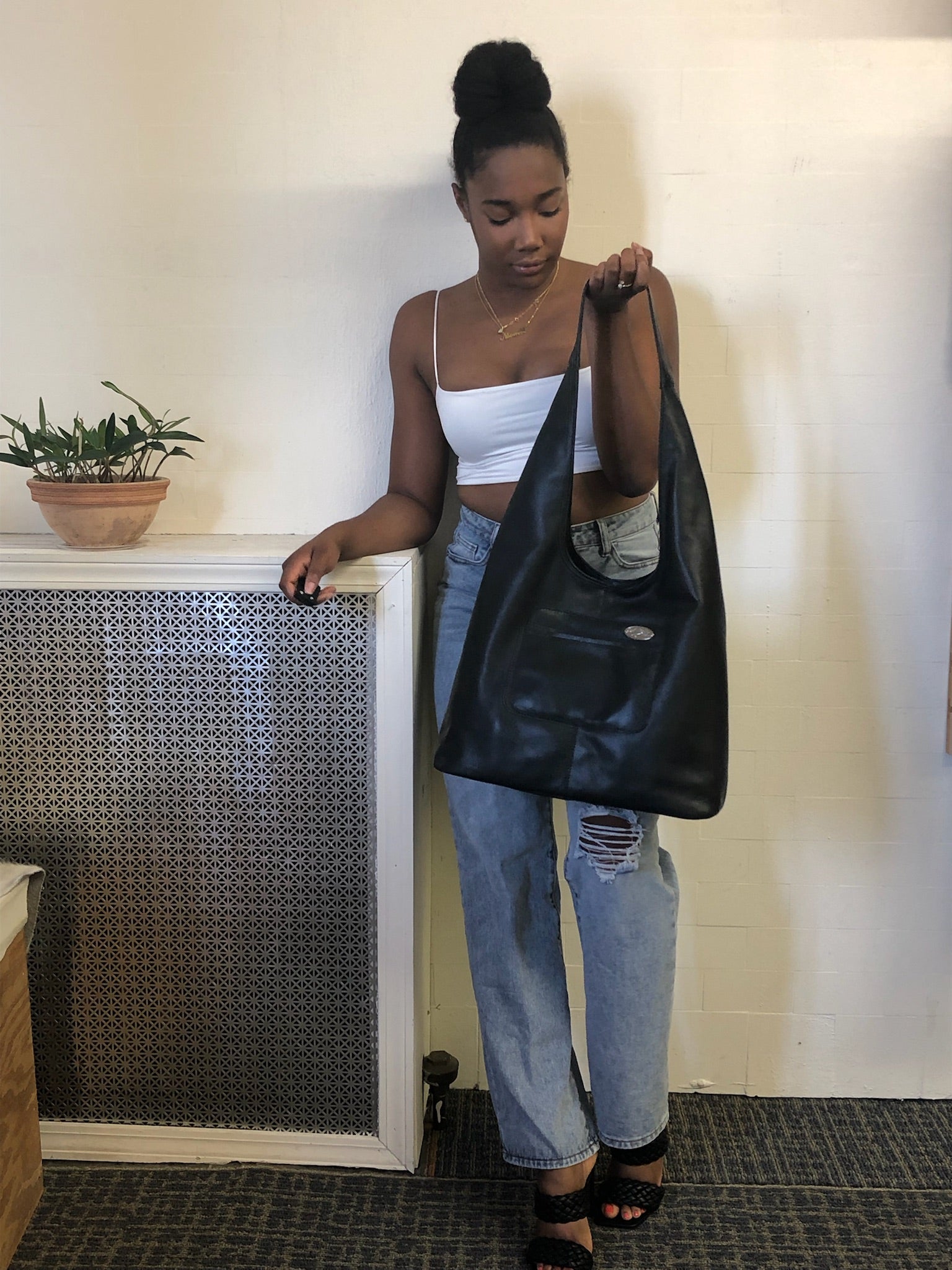 girl with Portmore Hobo brownish grey